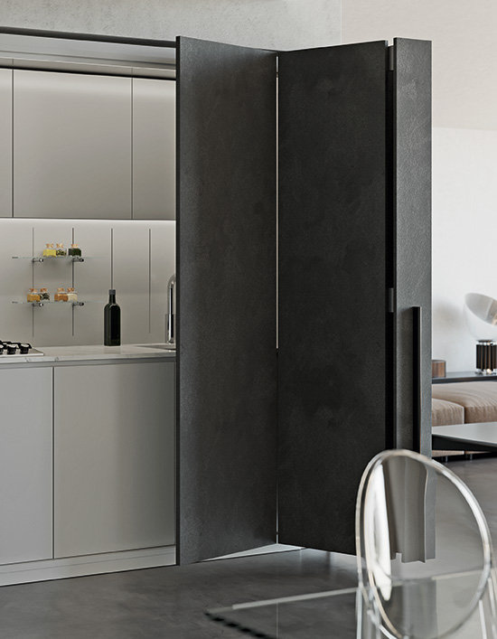 The linear damping gently controls the movement of the door.